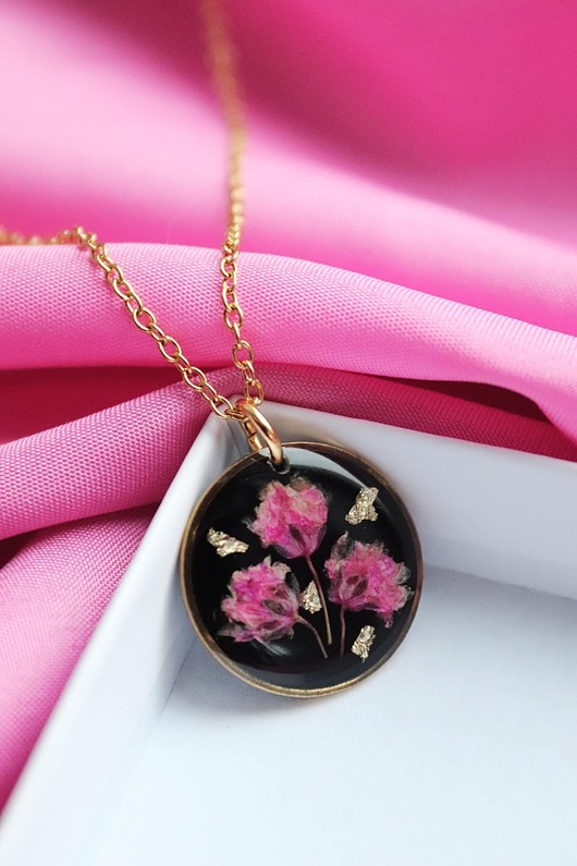 wisiory Naszyjnik z różową gipsówką