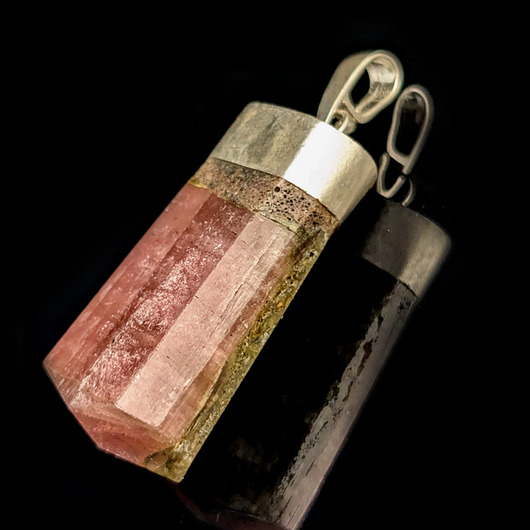 wisiory Surowy różowy turmalin