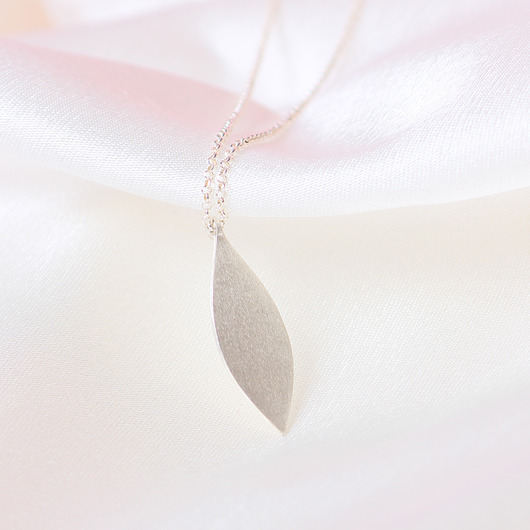 srebrne naszyjniki Naszyjnik "Srebrny Listek" - kolekcja MONOKSZTAŁTY