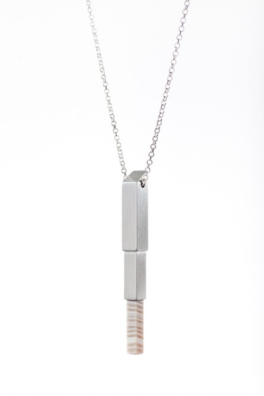wisiorek z kolekcji EDGY/ SILVER/KRZEMIEŃ Daria Siwiak Jewellery