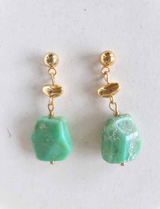 kolczyki z kamieniami Kolczyki wiszące z chryzoprazem i mosiądzem złoconym