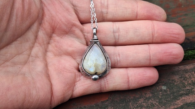 wisiory Kamień księżycowy - wisiorek