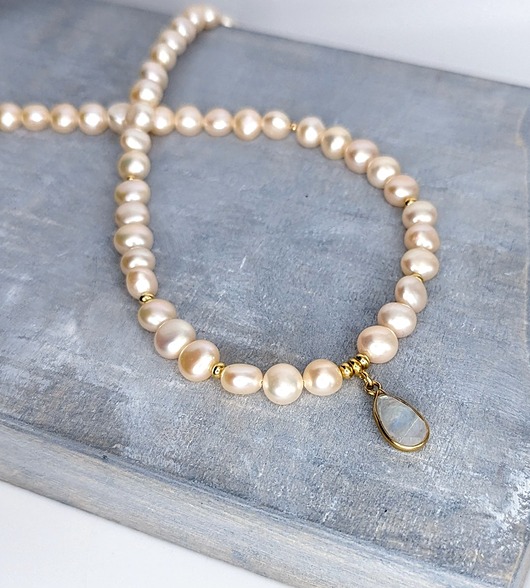 złote naszyjniki Perły z zawieszką z kamieniem księżycowym