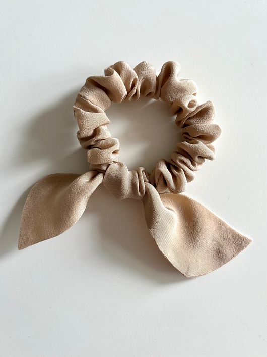gumki do włosów Jedwabna beżowa gumka do włosów Beige Silk z odwiązywanymi uszkami