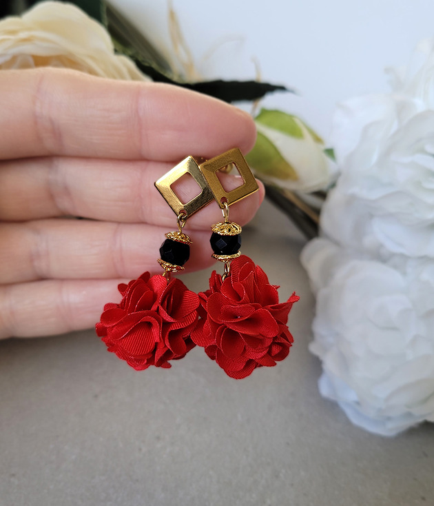 kolczyki z kamieniami Kolczyki na sztyftach z Turmalinem i kwiatkiem