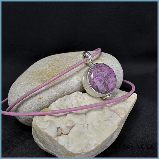 wisiory Otwierany Medalion Sekretnik ze Srebra i Kalcytu