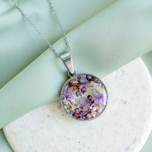 wisiory Wisiorek z kompozycją kwiatową