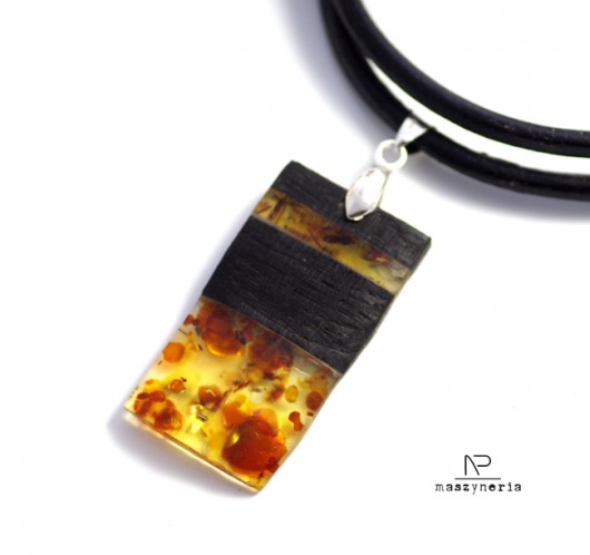 Wood&Amber Wisior Czarny Dąb Maszyneria