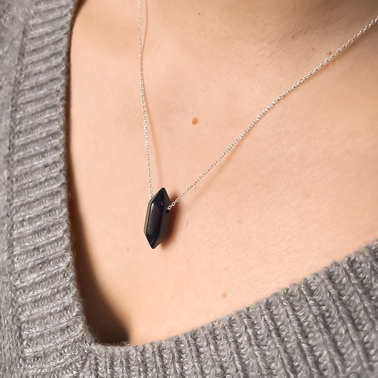 złote naszyjniki Naszyjnik z kamieniem NOC KAIRU