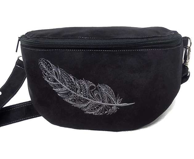 torebki, worki i plecaki dziecięce Nerka czarna z piórkiem haft