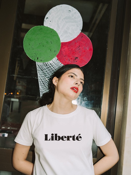 t-shirt damskie Koszulka Liberte z czarnym napisem