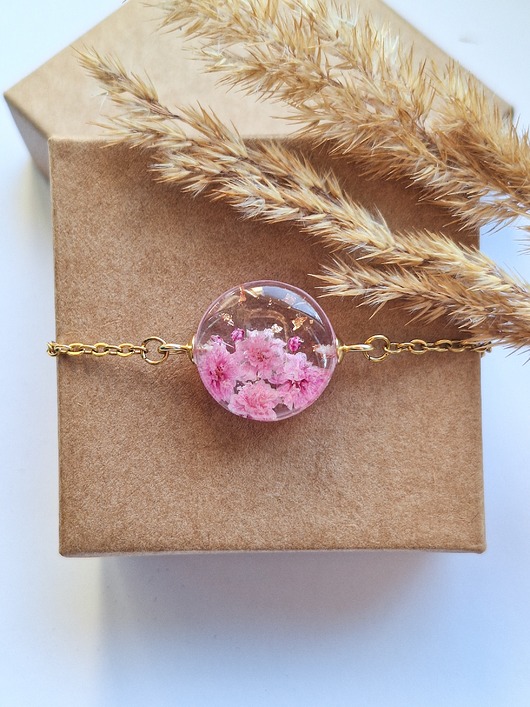 bransoletki z żywicy Bransoletka z żywicy różowa gipsówka