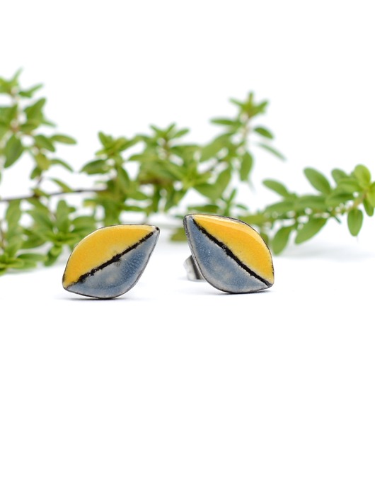 kolczyki ceramiczne Pastelowe listki z połyskiem-ceramiczne sztyfty