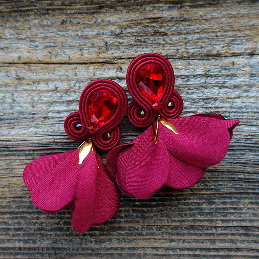 kolczyki soutache Bordowe kolczyki soutache z kwiatami