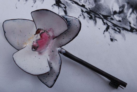 WHITE ORCHID &#8211; broszka Dorota Oyrzanowska