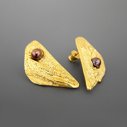 kolczyki pozłacane Surowe kolczyki z perłą srebro złocone