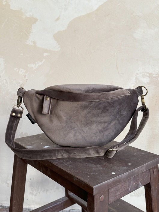 saszetka nerka Welurowa nerka basic kakao