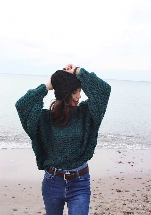 swetry damskie  Sweter handmade  z wełną  leśna zieleń