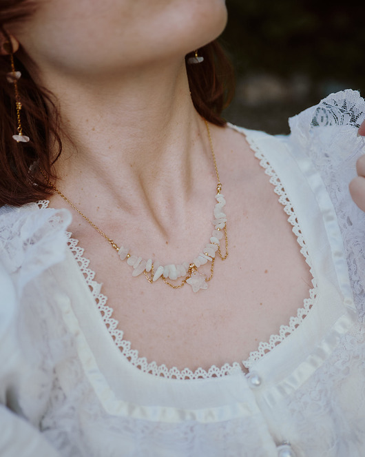 złote naszyjniki Naszyjnik Celestis II z kamieniem księżycowym, symetryczny