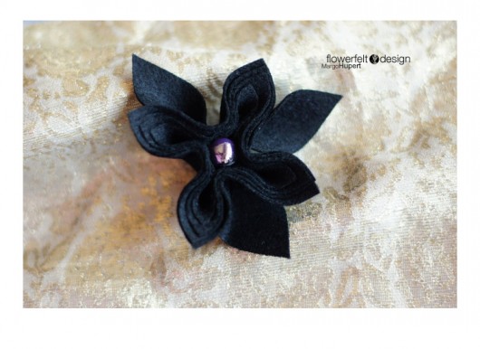 Black broszka FlowerFelt Design