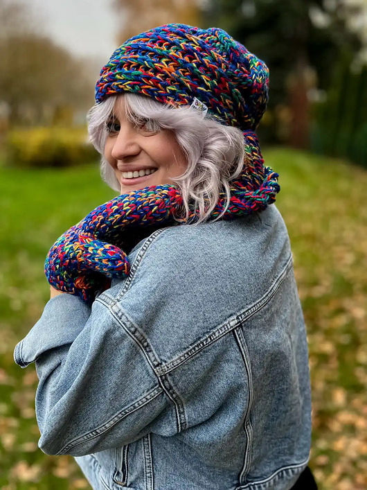 czapki damskie Czapka nieugniatająca włosów THIS IS IT MERINO 50% ,,Pokojowe granaty"