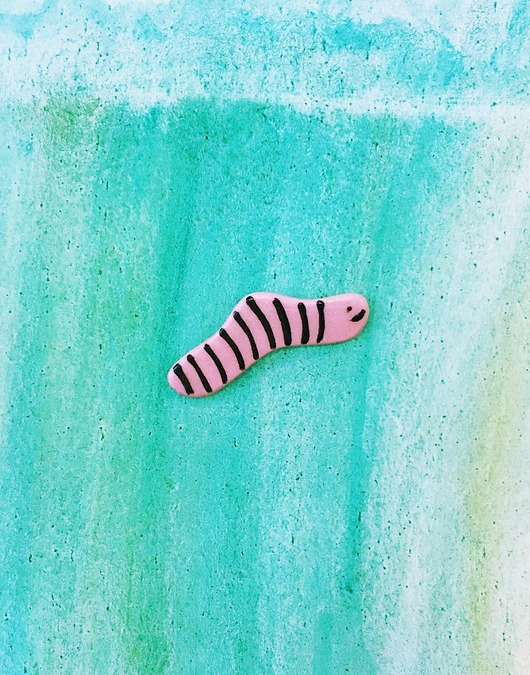 Pin robak dżdżownica Trzask ceramics