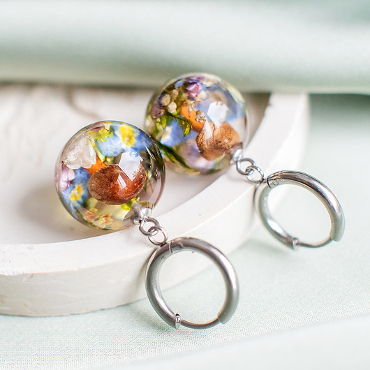 kolczyki z żywicy Kolczyki z leśną kompozycją