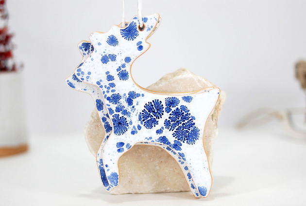 Ceramiczny renifer świąteczny - modern 10FingersArt