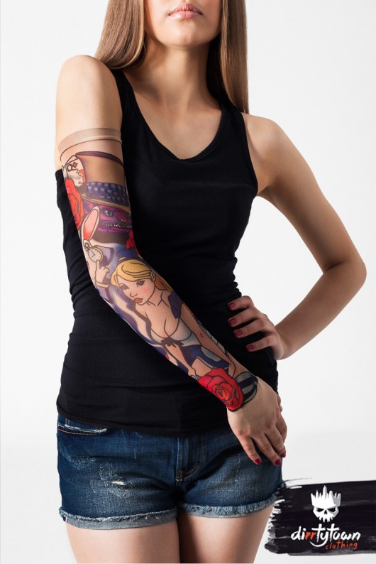 Rękawek z nadrukiem Alice in Wonderland dirrtytown clothing