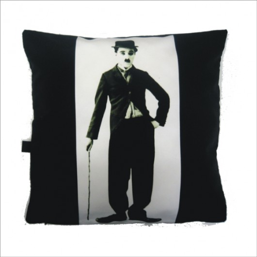 Poduszka z Charlie Chaplinem Gaul Designs