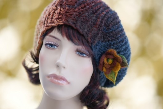  Beret &quot; Countess &quot; z filcową broszką HERBE DESIGN