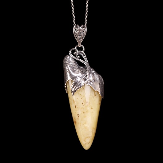 wisiory Wisiorek z mlecznym bursztynem bałtyckim