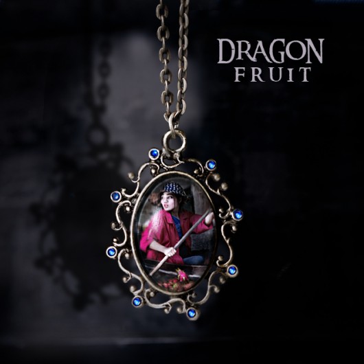 Dragon Fruit, romantyczny naszyjnik Ewa Saj Fotografie