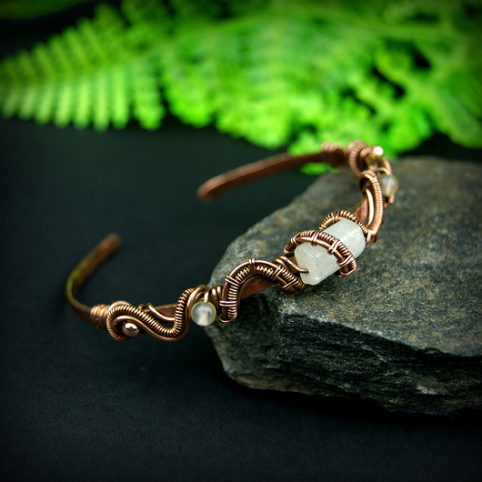 bransoletki wire wrapping Miedziana bransoleta mankietowa z cytrynem