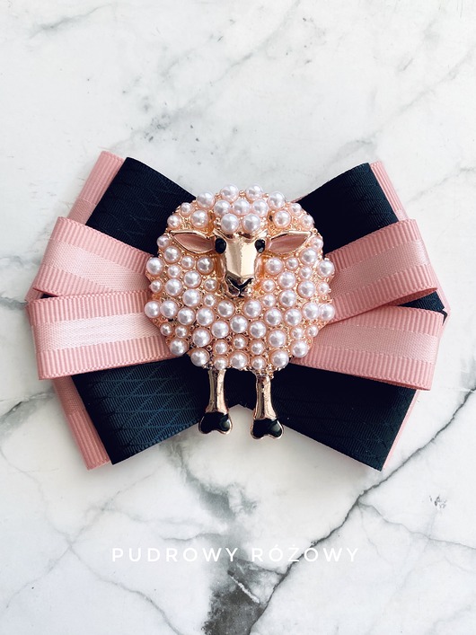 broszki Brosza z niesamowitą Owieczka z perełek New