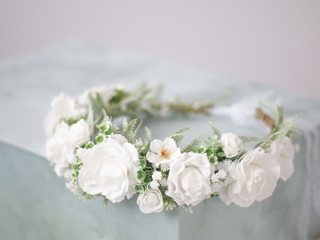 Biały piankowy wianek na głowę boho Lola White
