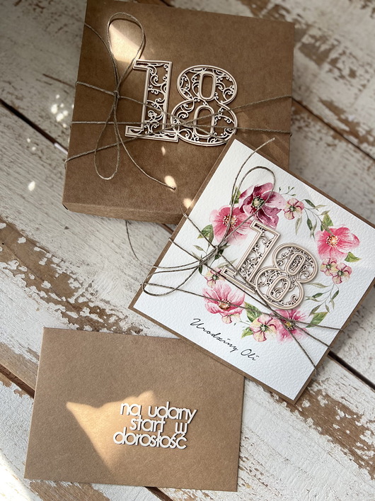 kartki scrapbooking Personalizowany prezent - kartka ręcznie robiona na 18 urodziny w pudełku, po