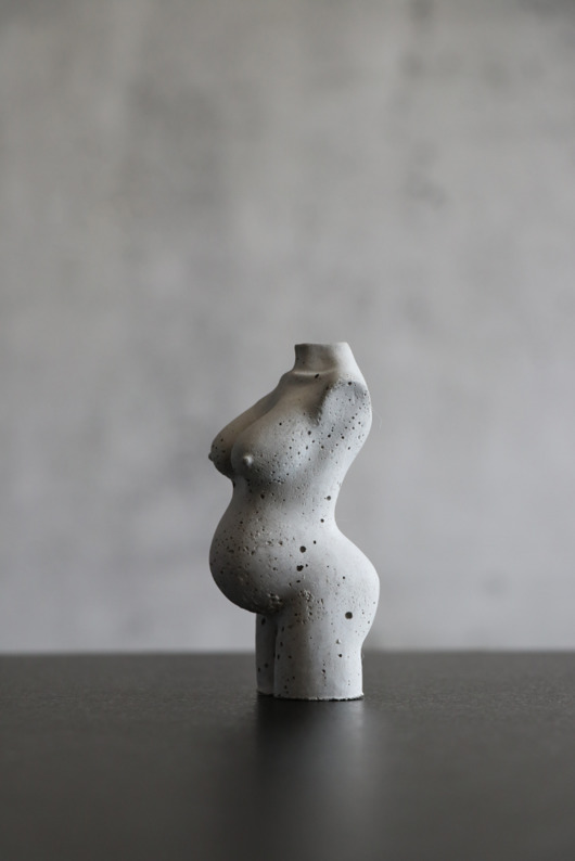 figurki i rzeźby BetONA bejbi betonowa figurka kobieta ciąża