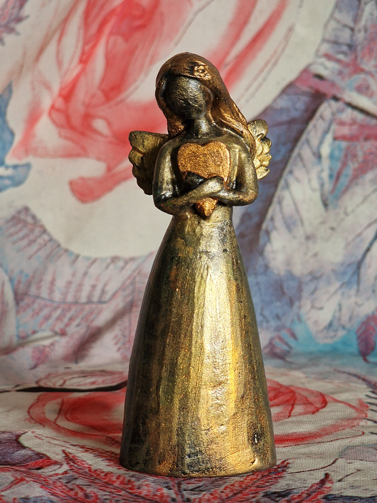 figurki i rzeźby Rzeźba z gipsu Anioł Czułości złoty wys. 11,6 cm