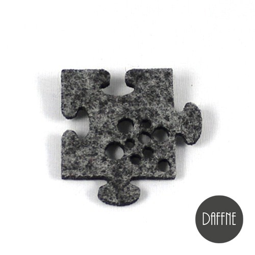 Broszka Gray Felt Puzzel by Daffne LOVINA PRINTS