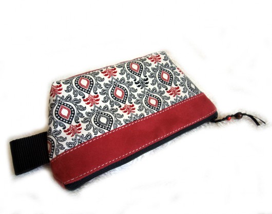 kosmetyczka - black & red & white  MOONAXA