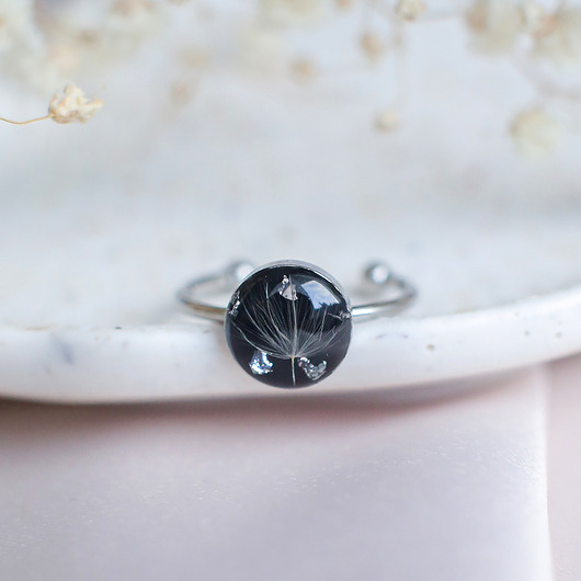 pierścionek z żywicy Pierścionek z  rzęsek dmuchawca