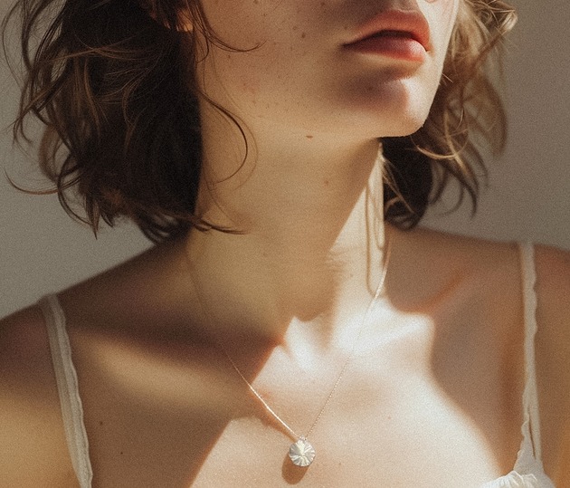 srebrne naszyjniki Naszyjnik Medalion Cielesność