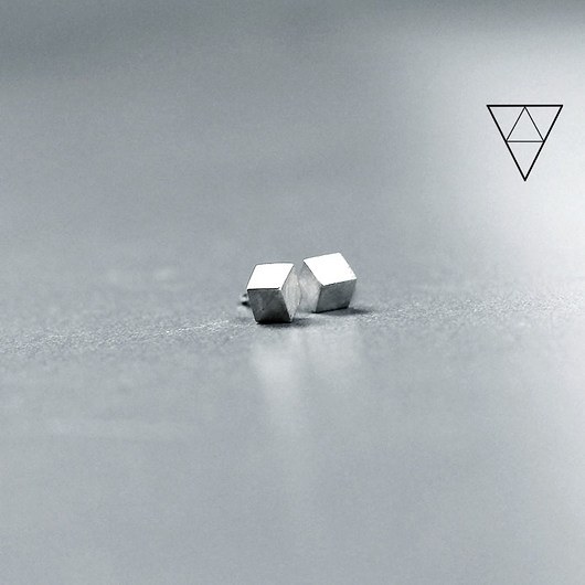 Srebrne kolczyki geometryczne wkrętki CUBE II SHAMBALA