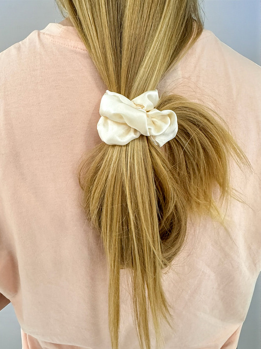 gumki do włosów Jedwabna scrunchie gumka frotka midi szampańska