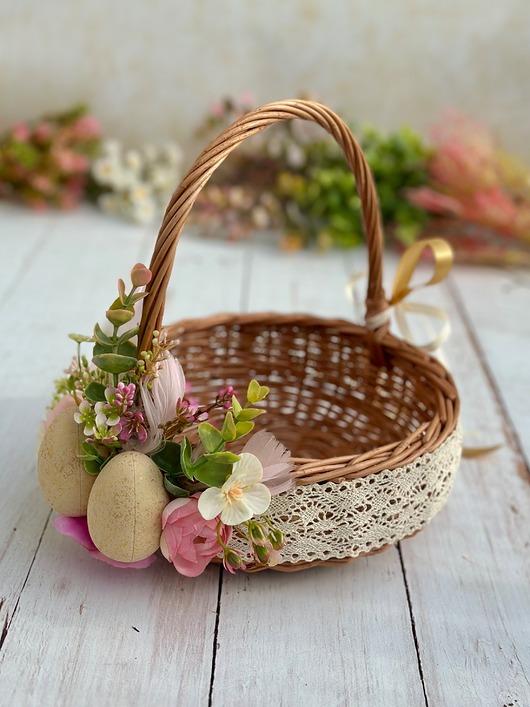 koszyki wielkanocne Wielkanocny koszyczek na święconkę, koszyczek z dekoracją