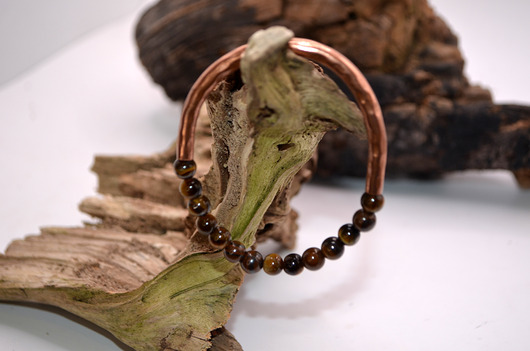 bransoletki - inne Bransoletka miedziana handmade z koralikami: tygrysie oko