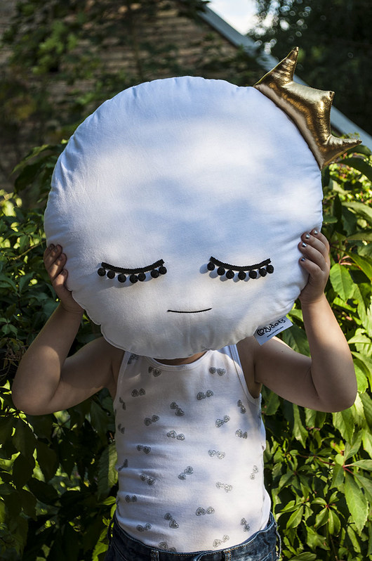 Szara poduszka księżyc z koroną GREY MOON COZY and DOZY