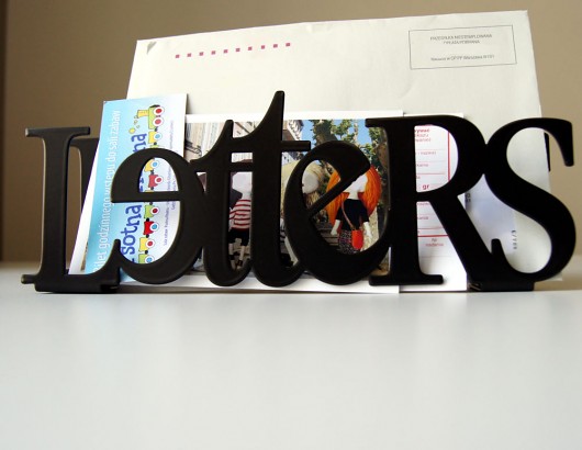CZARNY, oryginalny stojak na listy LETTERS Rabose Workshop