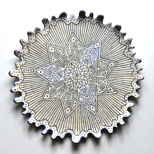 Patera z szarą gwiazdą 25cm Hypnotic